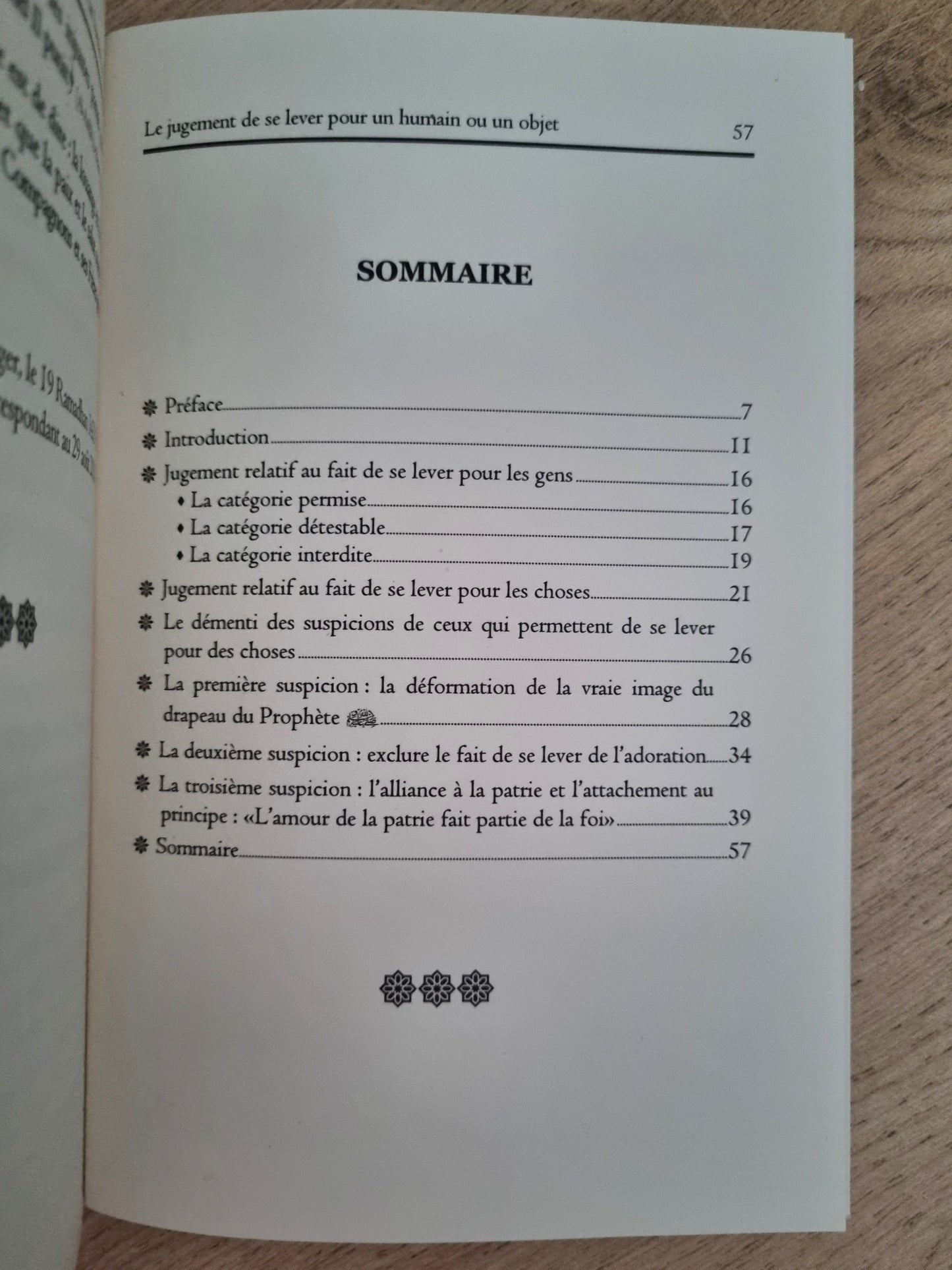Le jugement de se lever pour un humain ou un objet