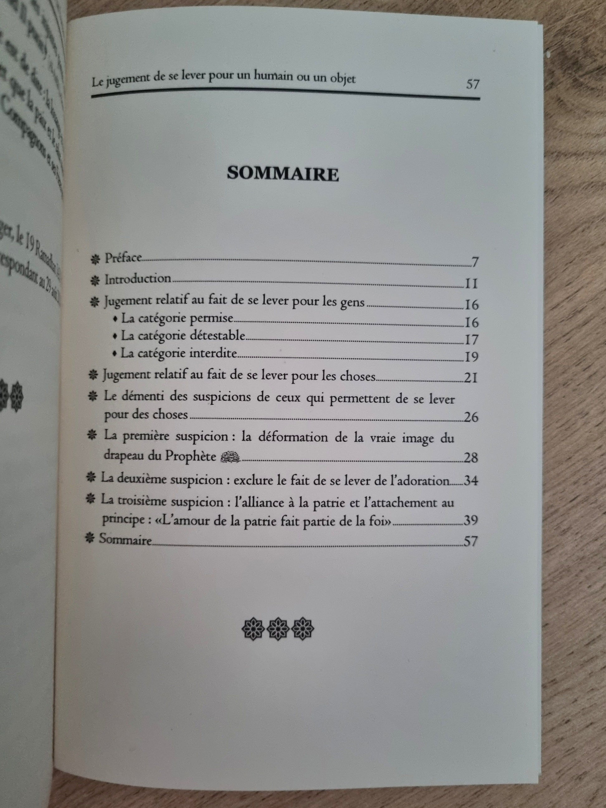 Le jugement de se lever pour un humain ou un objet